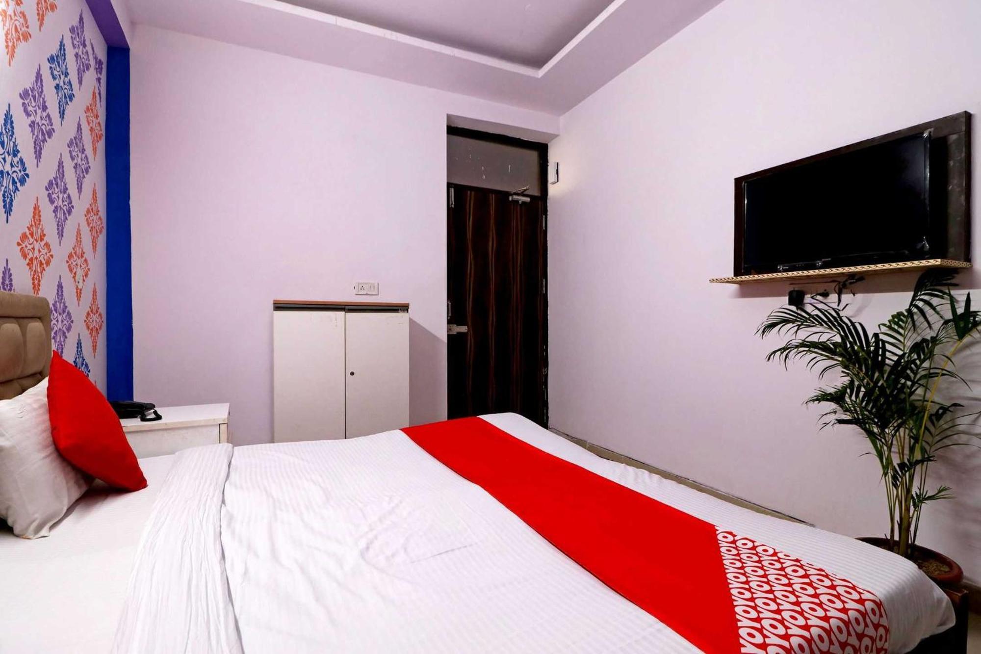 Hotel O Aaradhya Residency Noida Esterno foto
